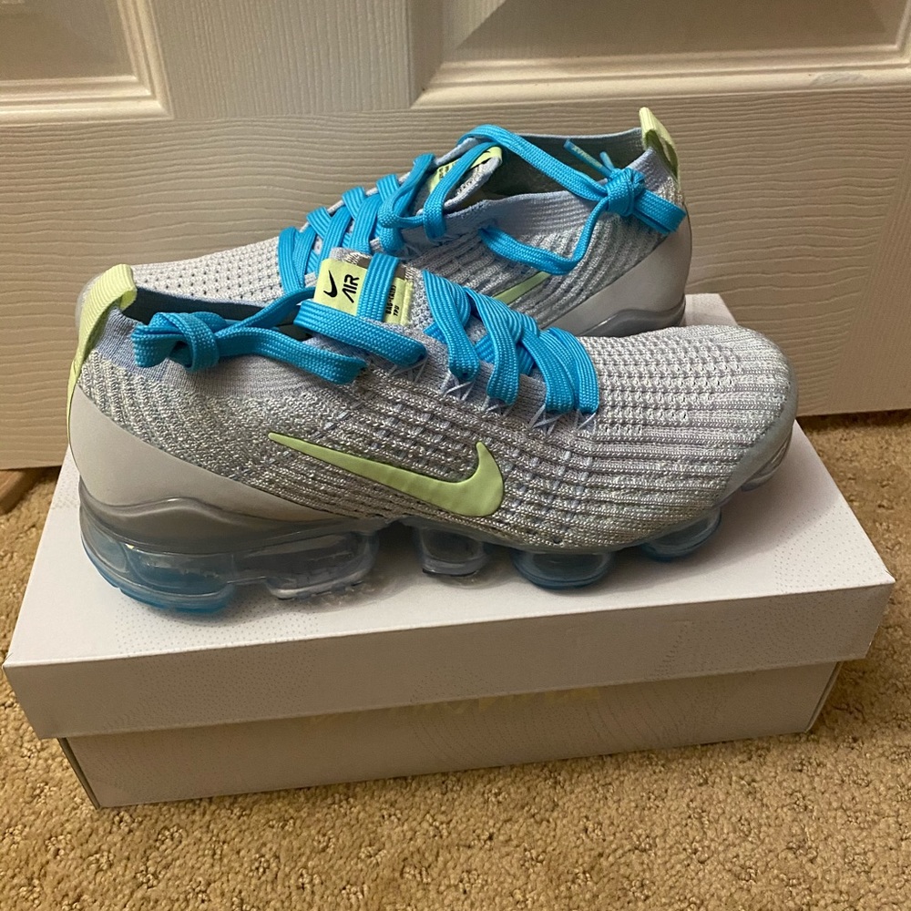 Nike Vapormax Flyknit size 7 women’s